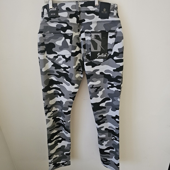 Camouflage Slim Taper Fit Jeans - Picture 9 of 11